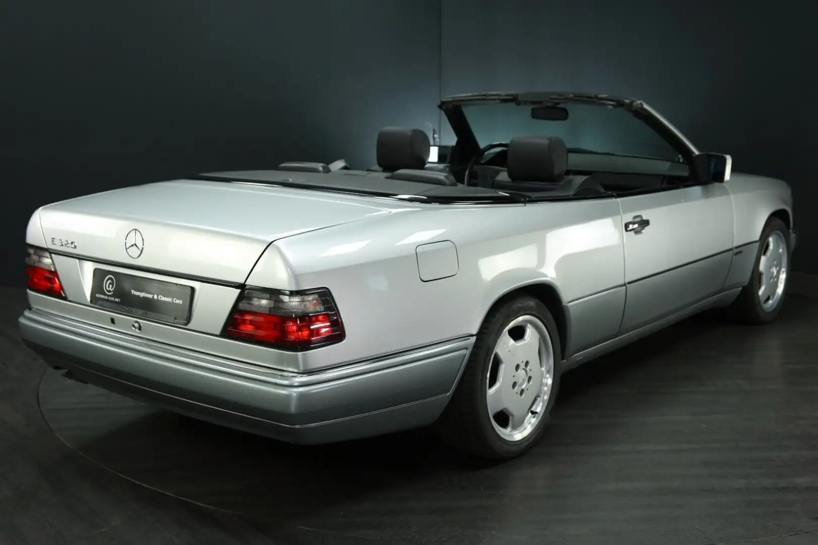 Mercedes-Benz E 320 Cabrio FINAL EDITION, 23.130 km ! Stříbrná - 2