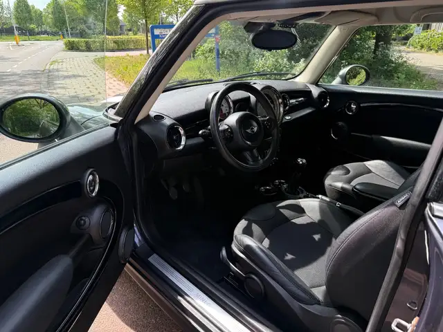 Mini Hatch view 10