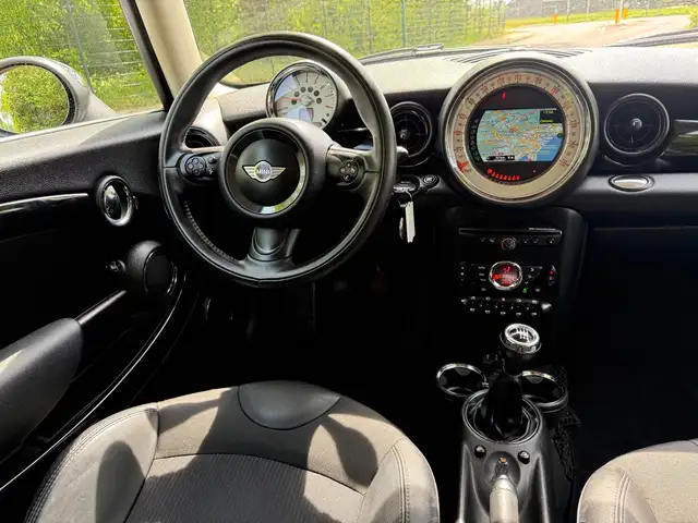Mini Hatch view 15