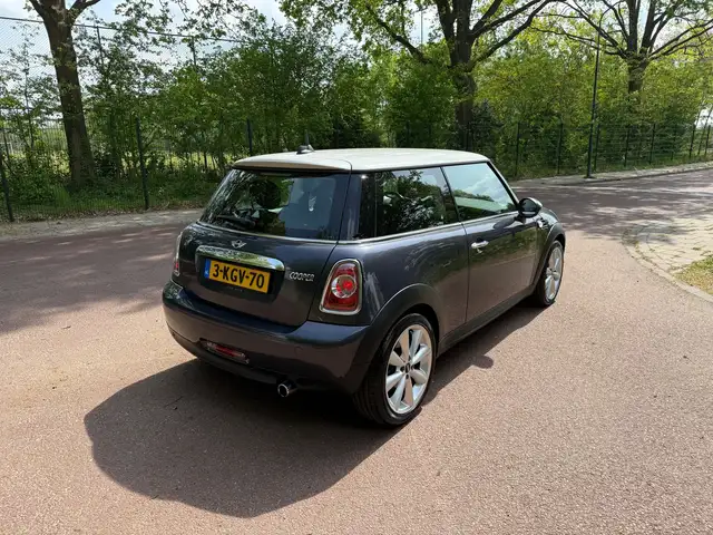 Mini Hatch view 6