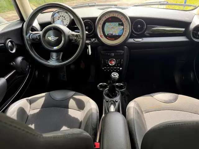 Mini Hatch view 11