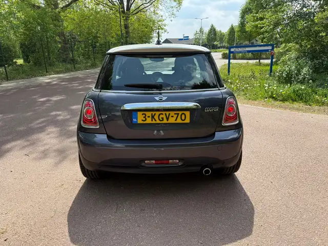 Mini Hatch view 5