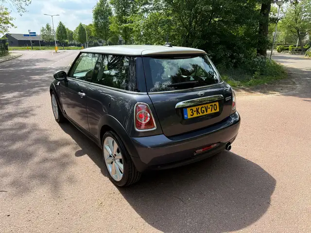 Mini Hatch view 4