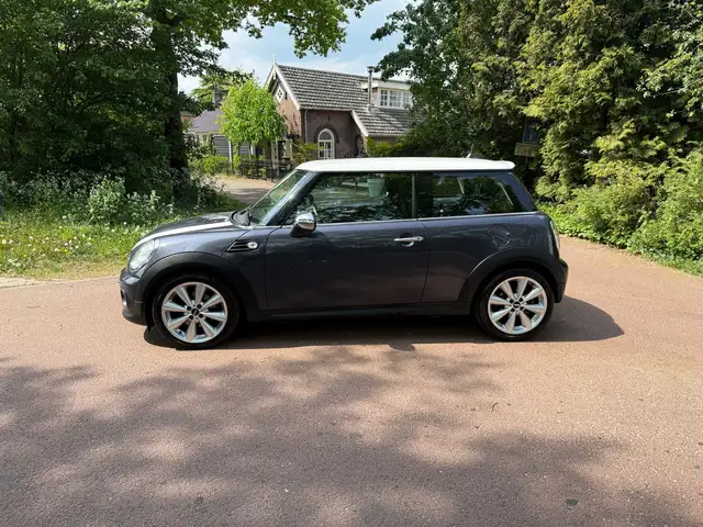 Mini Hatch view 3
