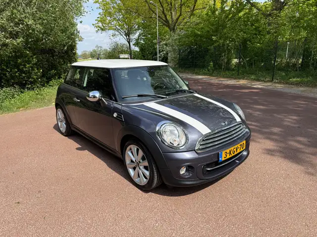 Mini Hatch view 8
