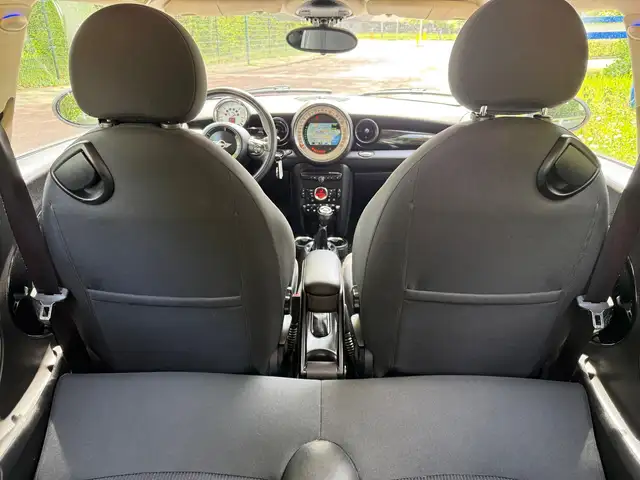 Mini Hatch view 14