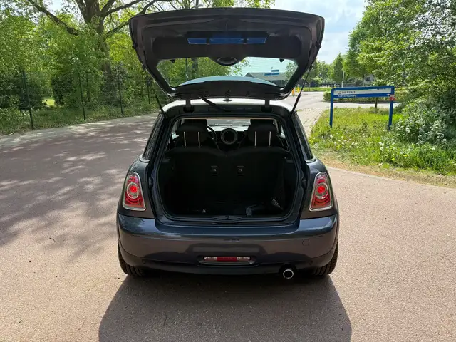 Mini Hatch view 9