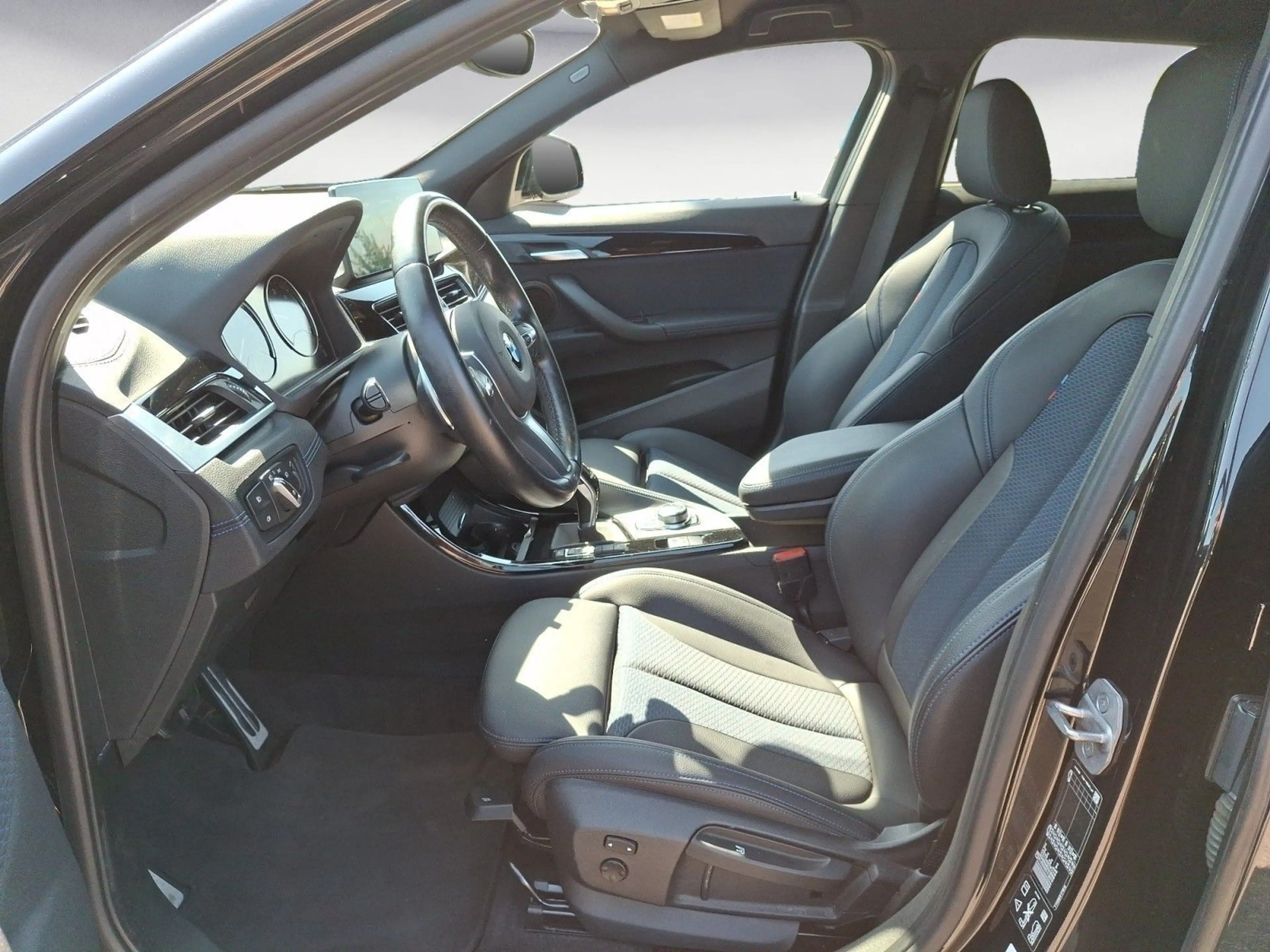 BMW X2 xDrive20d M SPORT Navi Plus Head-Up Driving A — photo 10