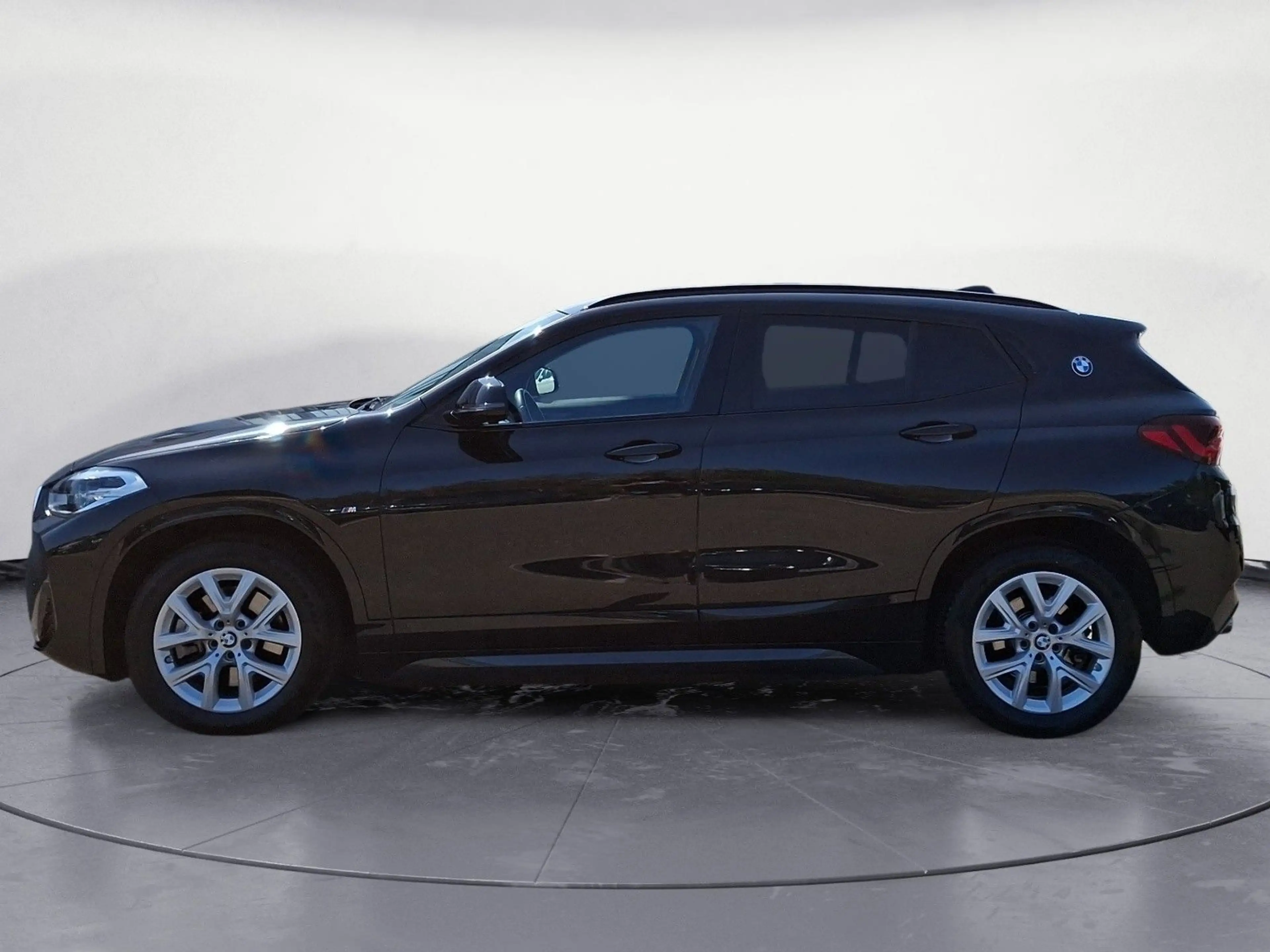 BMW X2 xDrive20d M SPORT Navi Plus Head-Up Driving A — photo 3