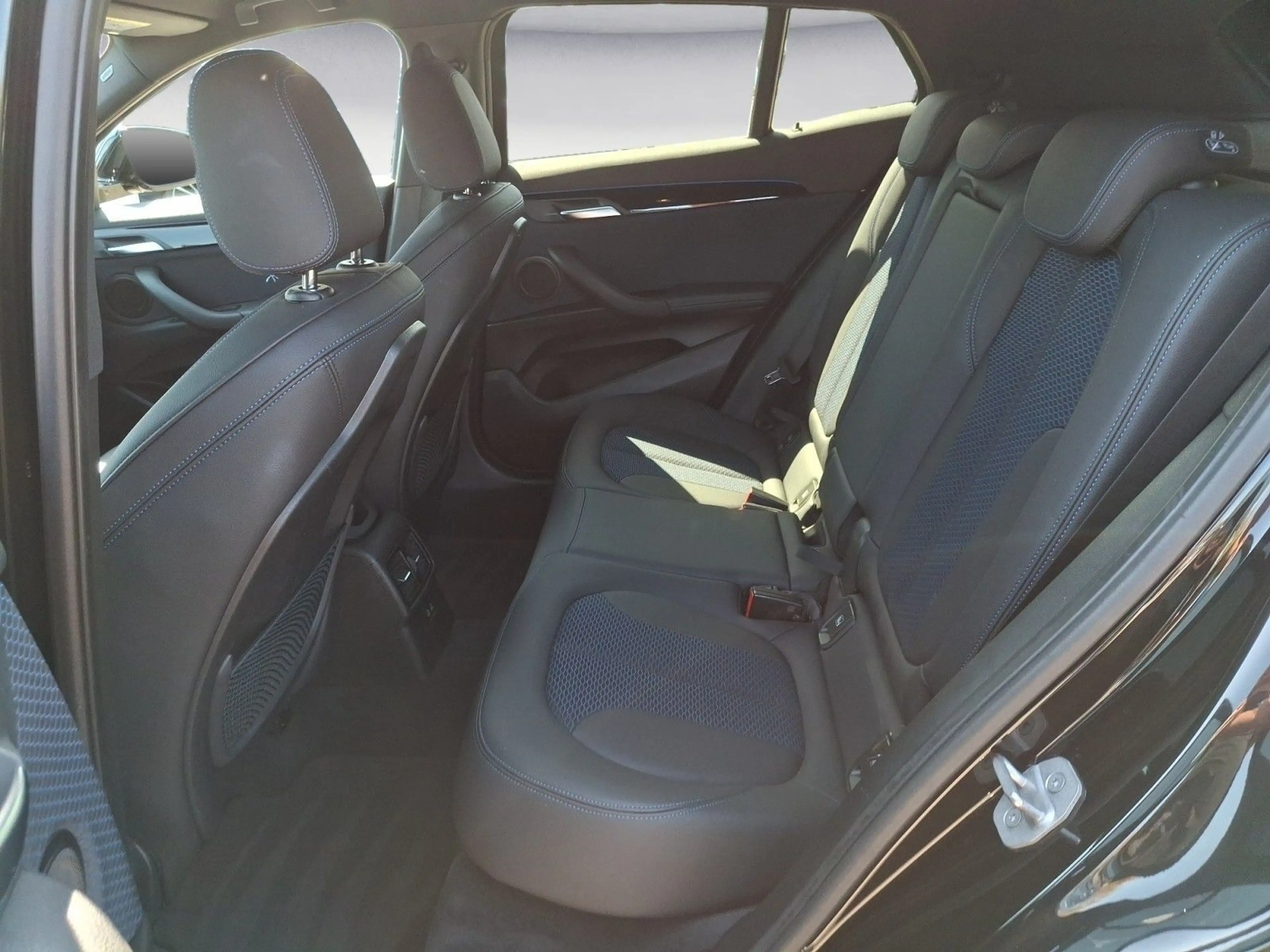 BMW X2 xDrive20d M SPORT Navi Plus Head-Up Driving A — photo 14
