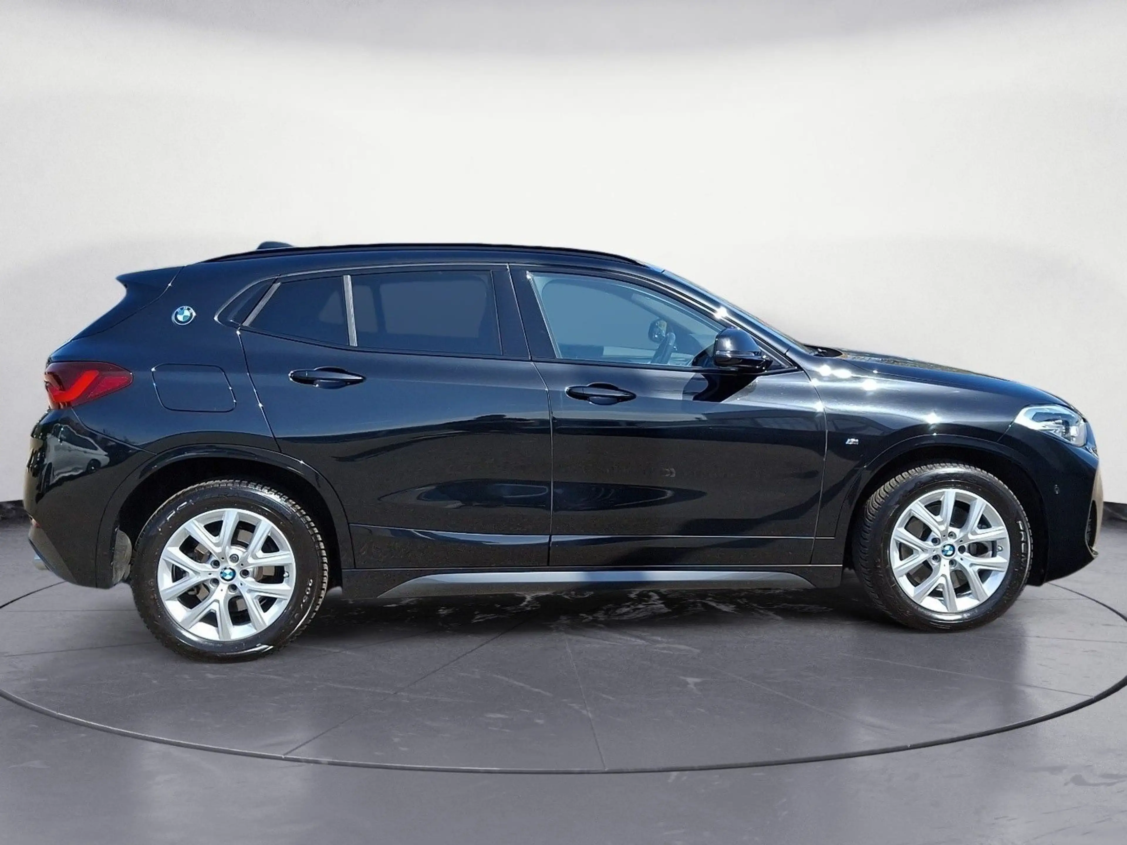 BMW X2 xDrive20d M SPORT Navi Plus Head-Up Driving A — photo 6