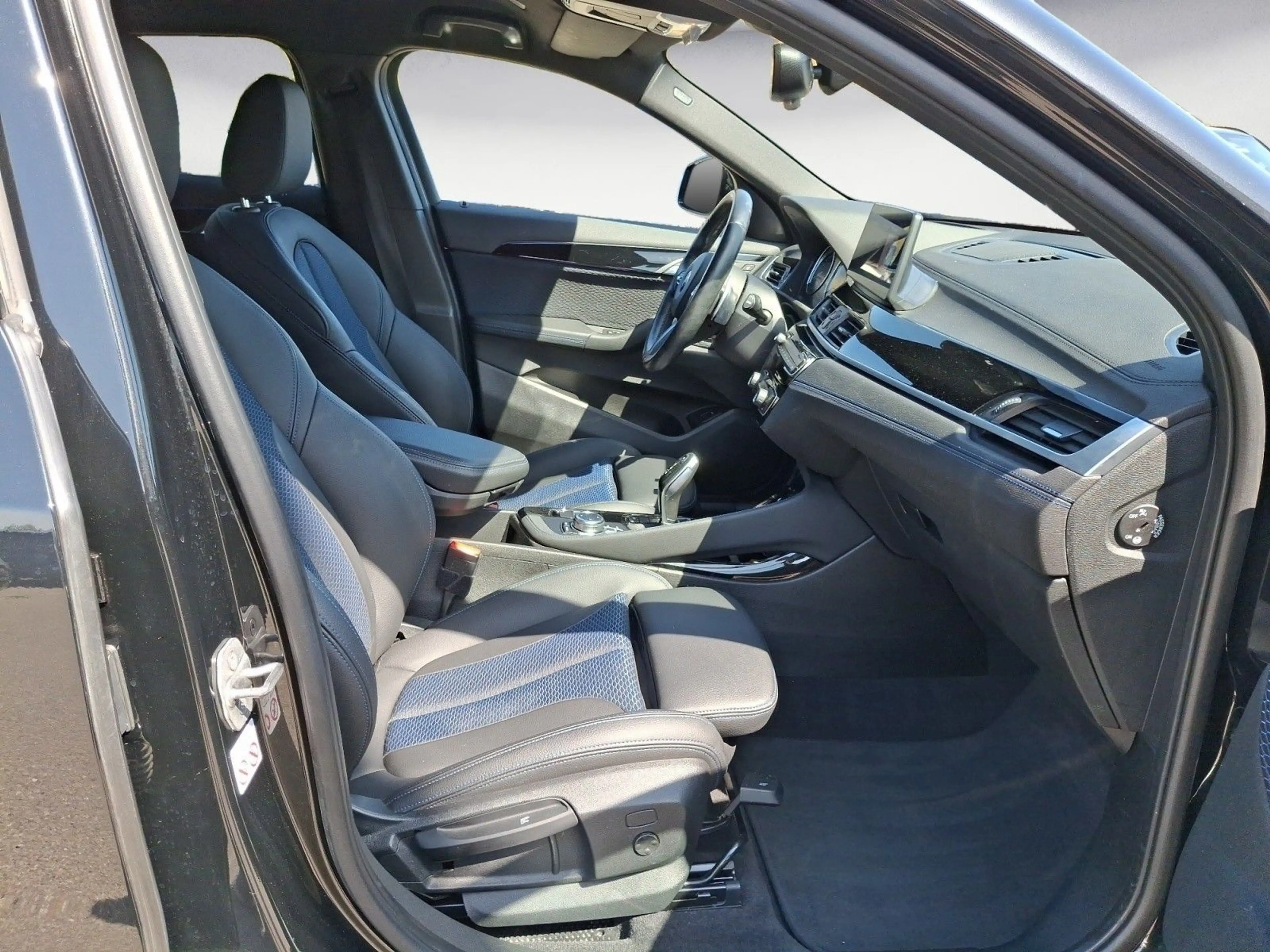 BMW X2 xDrive20d M SPORT Navi Plus Head-Up Driving A — photo 13