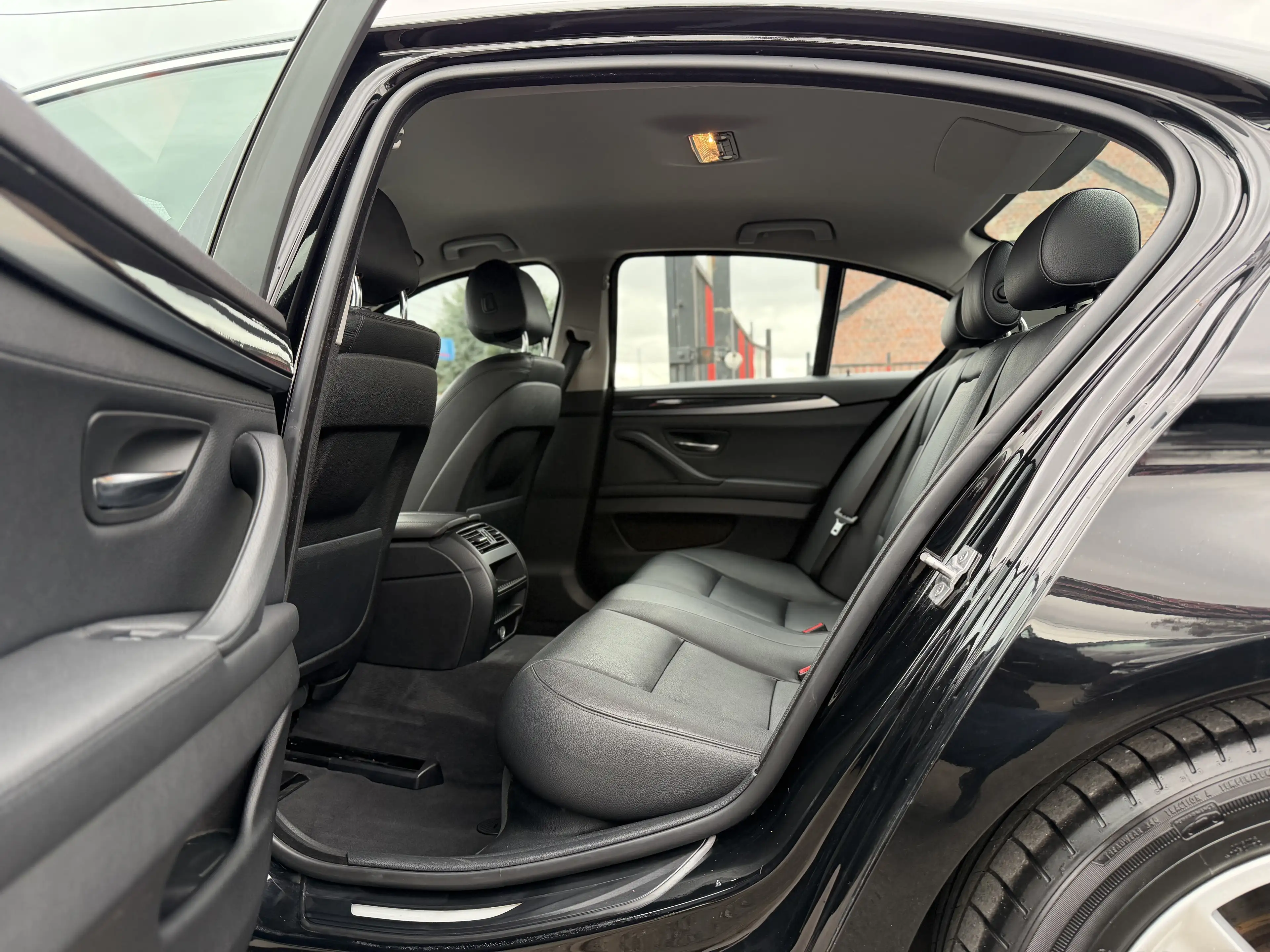 BMW 518 d Face Lift Navi Xénon Cuir Start&Stop Euro 6b — photo 8
