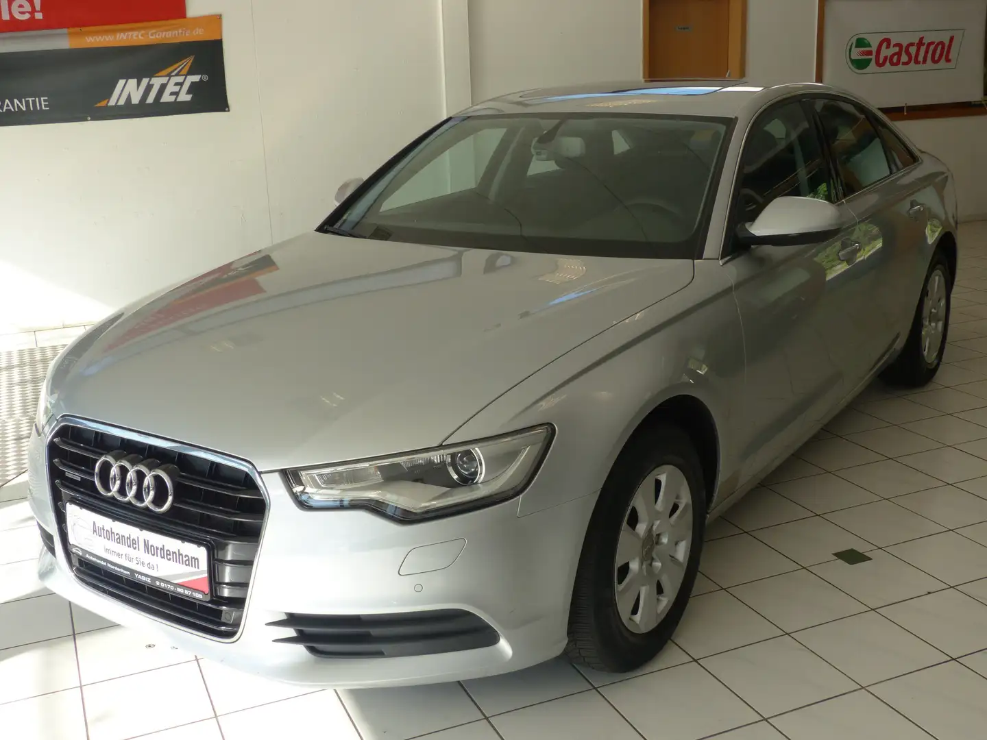 Audi A6 3.0 TDI quattro*AUTOMATIK*NAVI*BI-XENON*SHZ* Grijs - 2