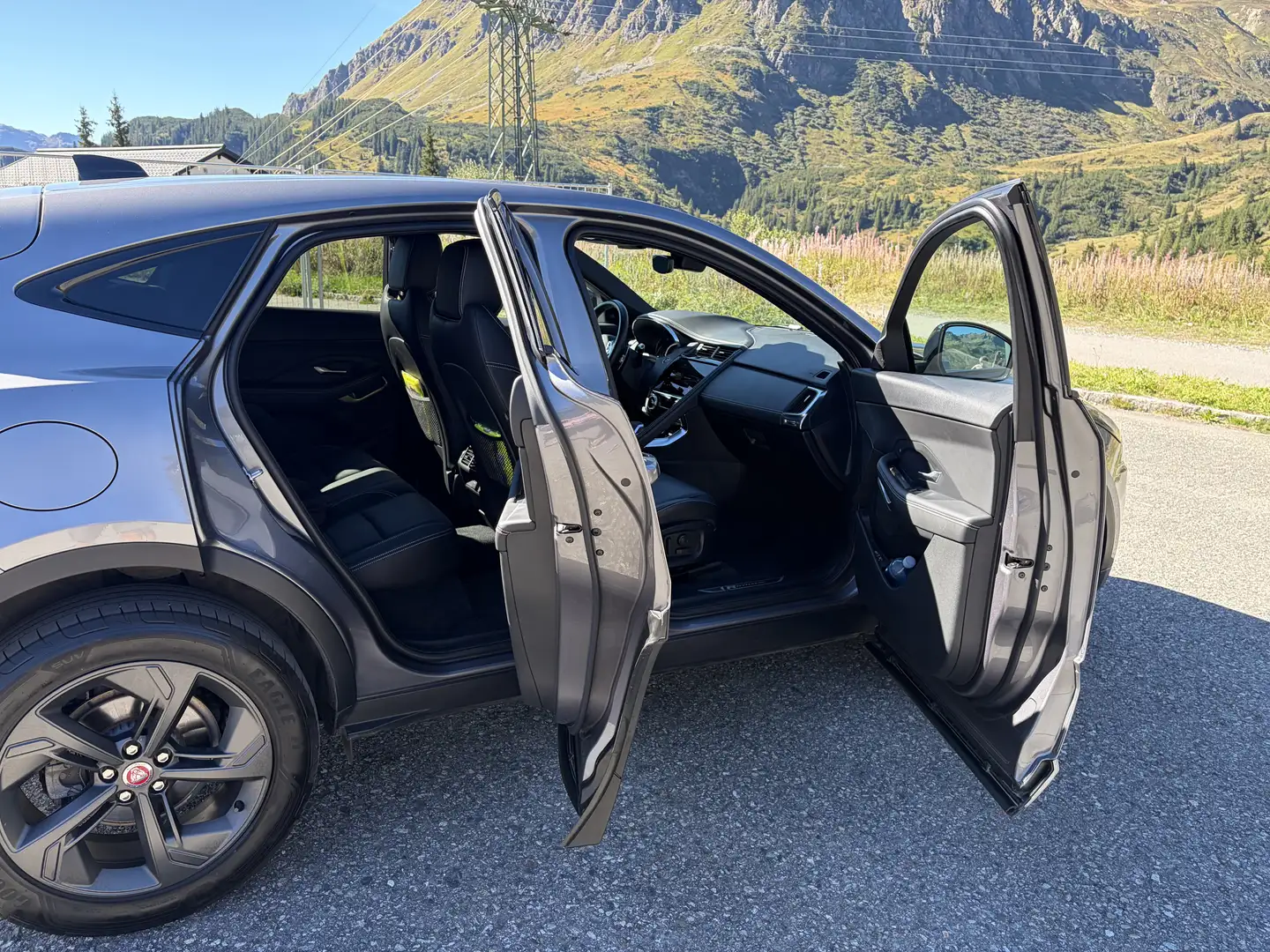 Jaguar E-Pace E-Pace 2.0DI4 D165 AWD R-Dynamic S Aut. R-Dynamic S Grau - 1