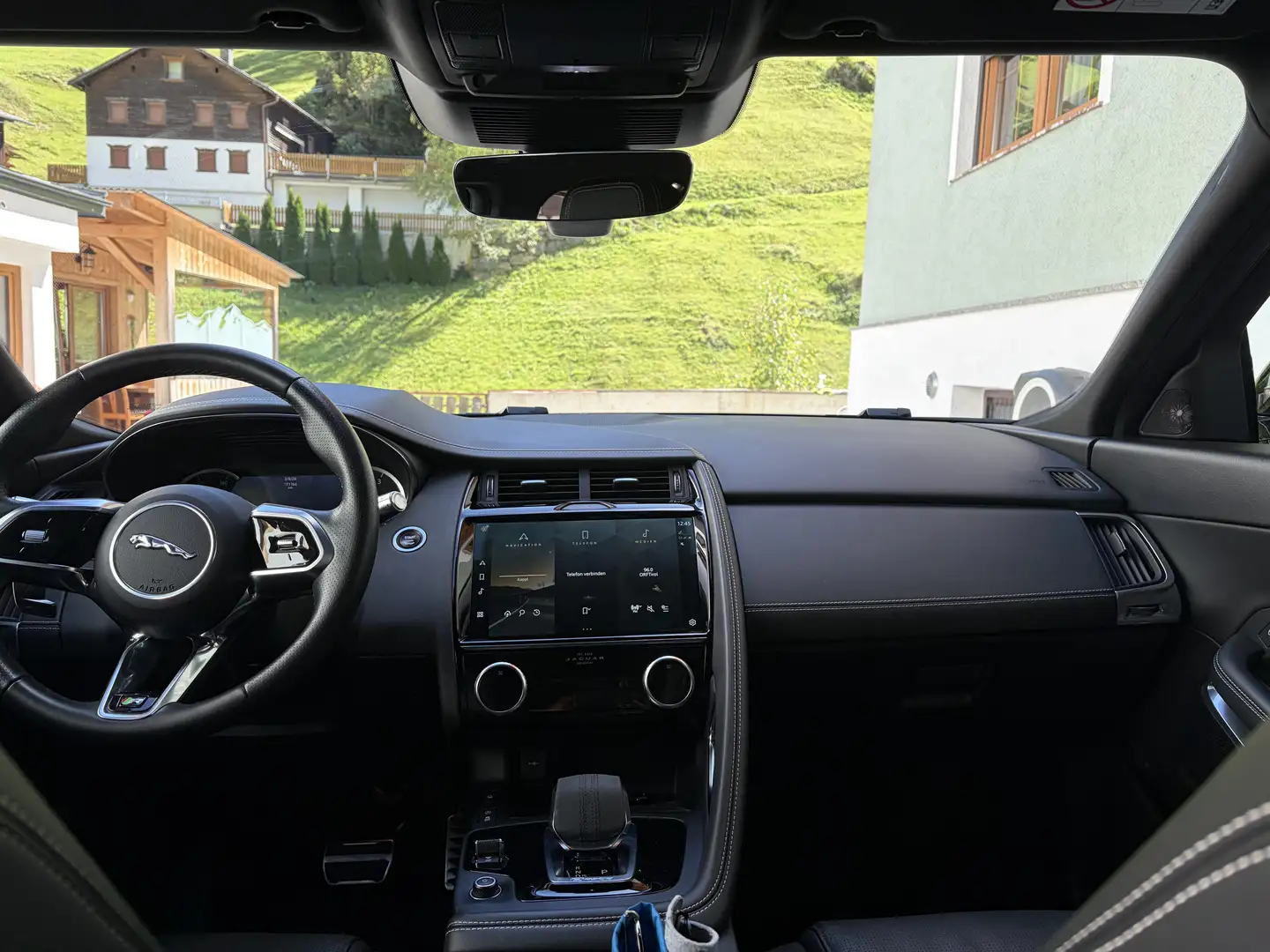 Jaguar E-Pace E-Pace 2.0DI4 D165 AWD R-Dynamic S Aut. R-Dynamic S Grau - 2