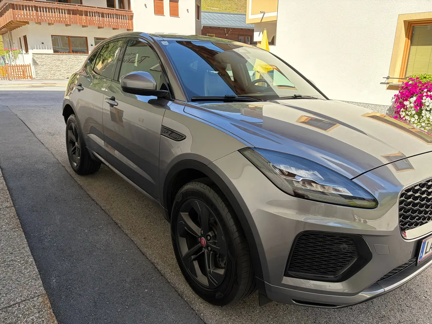 Jaguar E-Pace E-Pace 2.0DI4 D165 AWD R-Dynamic S Aut. R-Dynamic S Grau - 2
