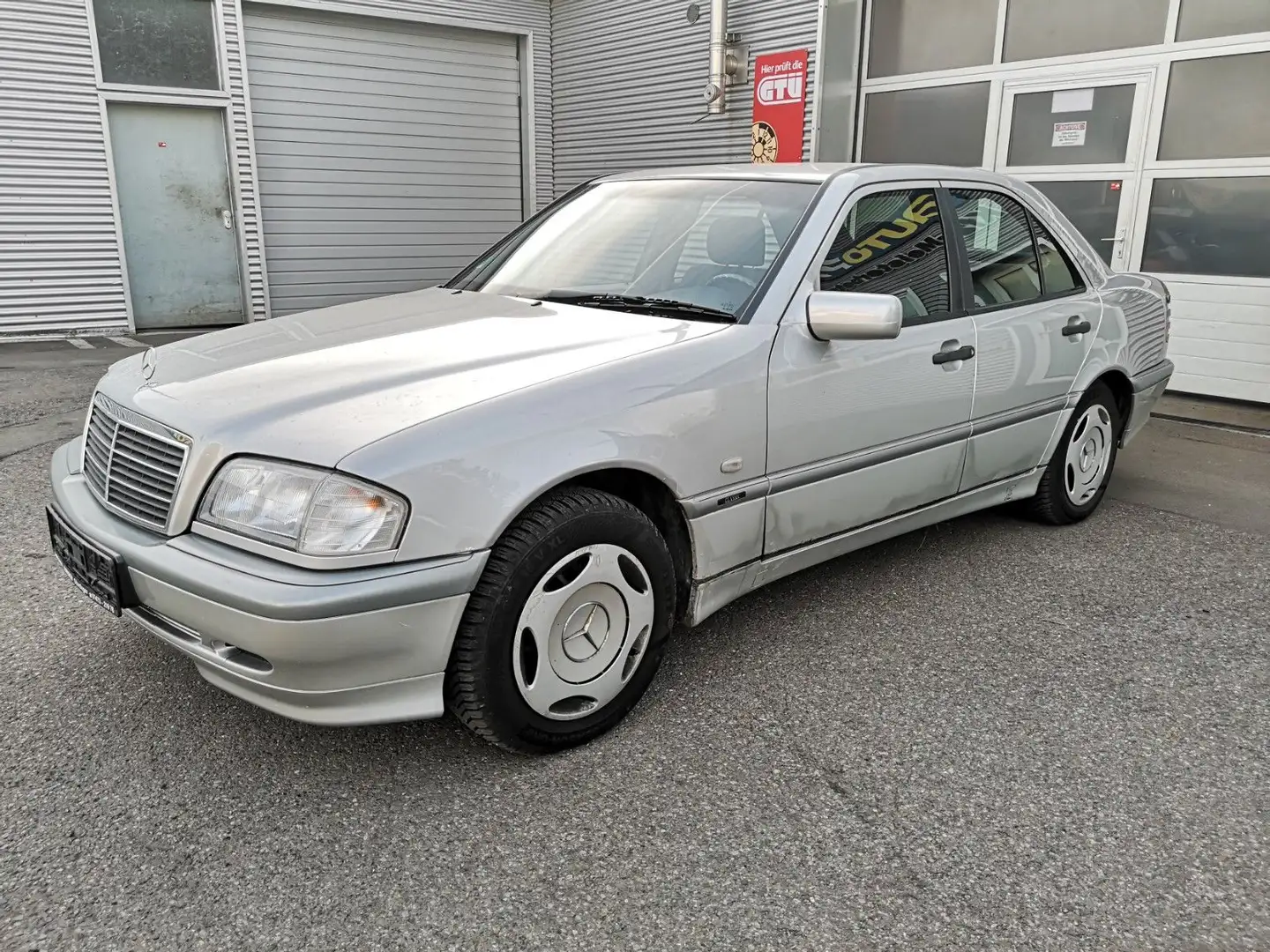 Mercedes-Benz C 180 Automatik Klima Tempomat 1.HAND/1931 Jahrg Срібний - 1