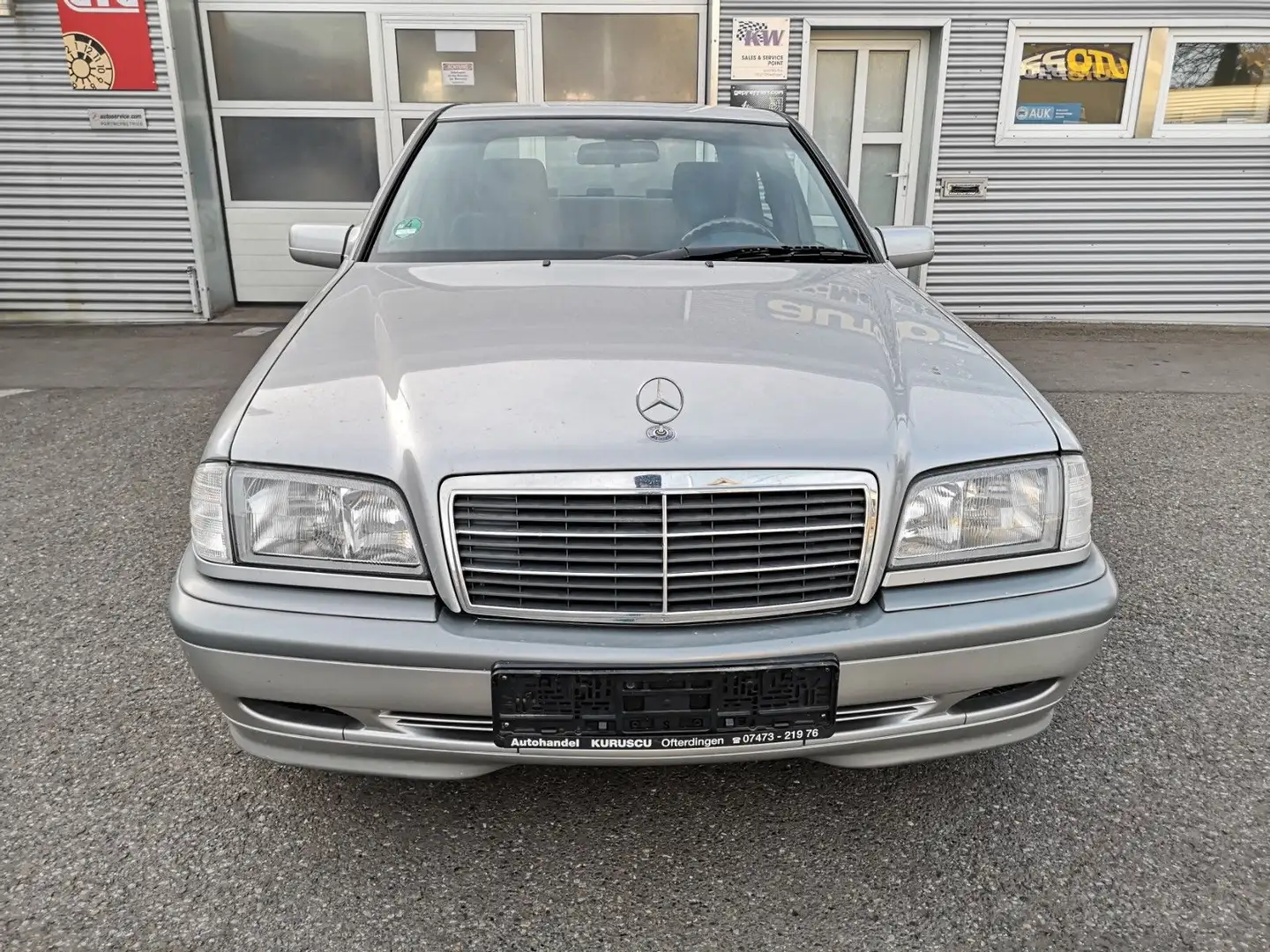 Mercedes-Benz C 180 Automatik Klima Tempomat 1.HAND/1931 Jahrg Срібний - 2