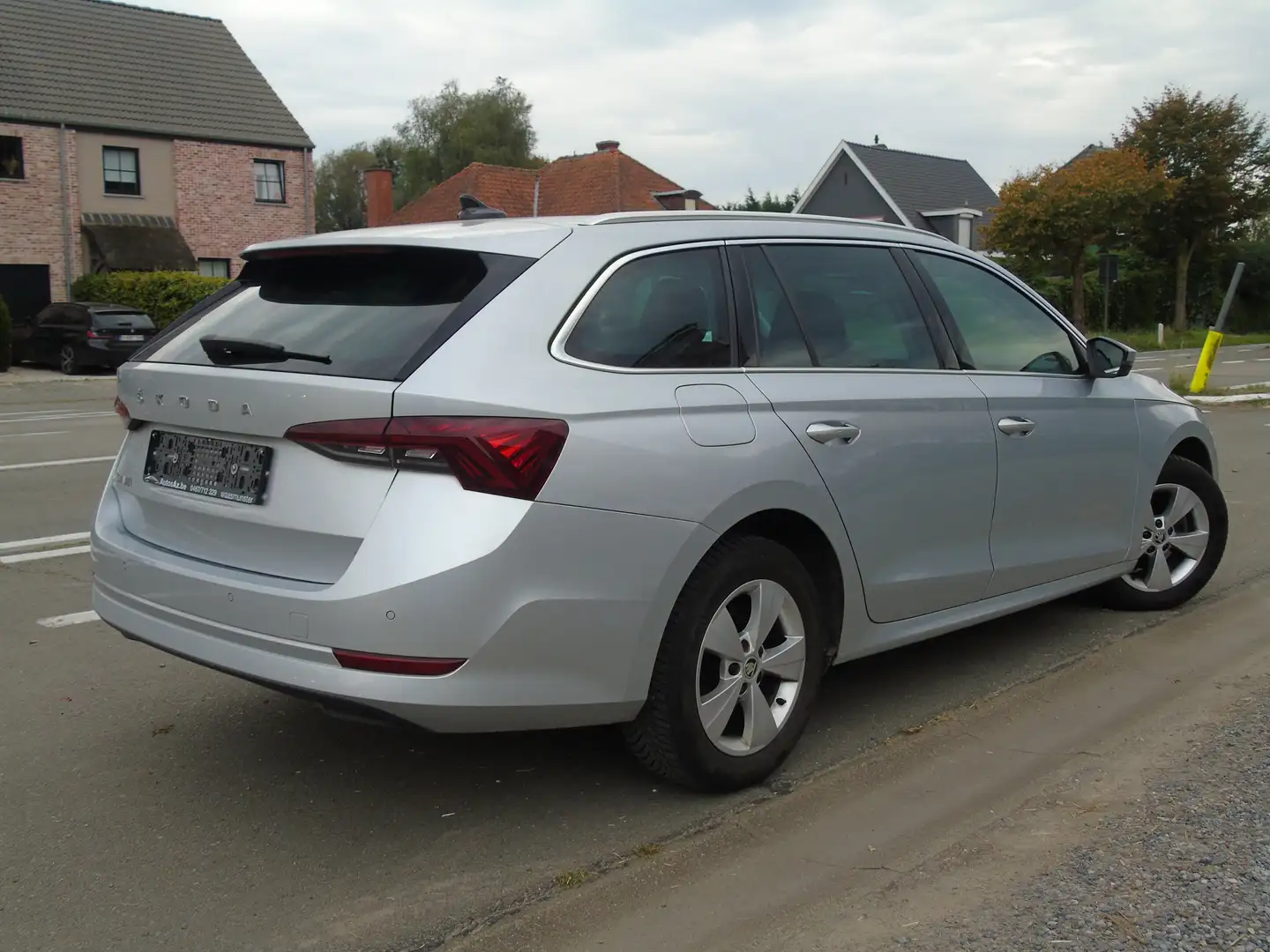 Skoda Octavia SW 2.0 TDi SCR Style*1e Eigen*Ohboek*Navi *EURO 6d Silber - 2