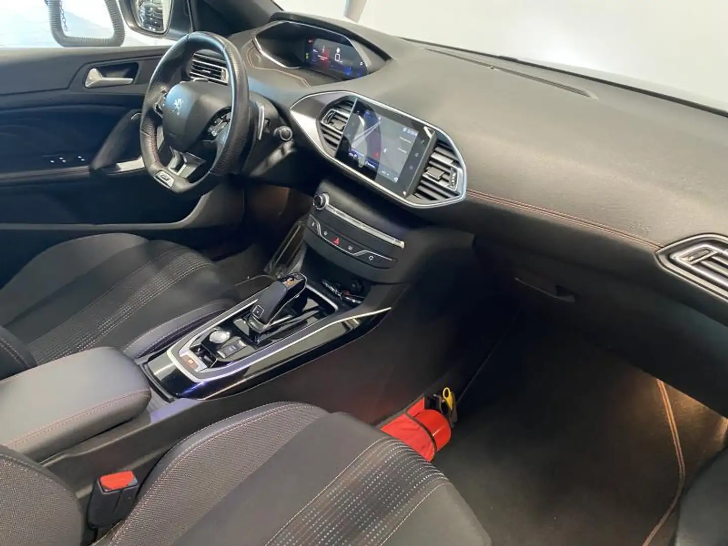 Peugeot 308 GT Line - AUTOMATIQUE Gris - 2