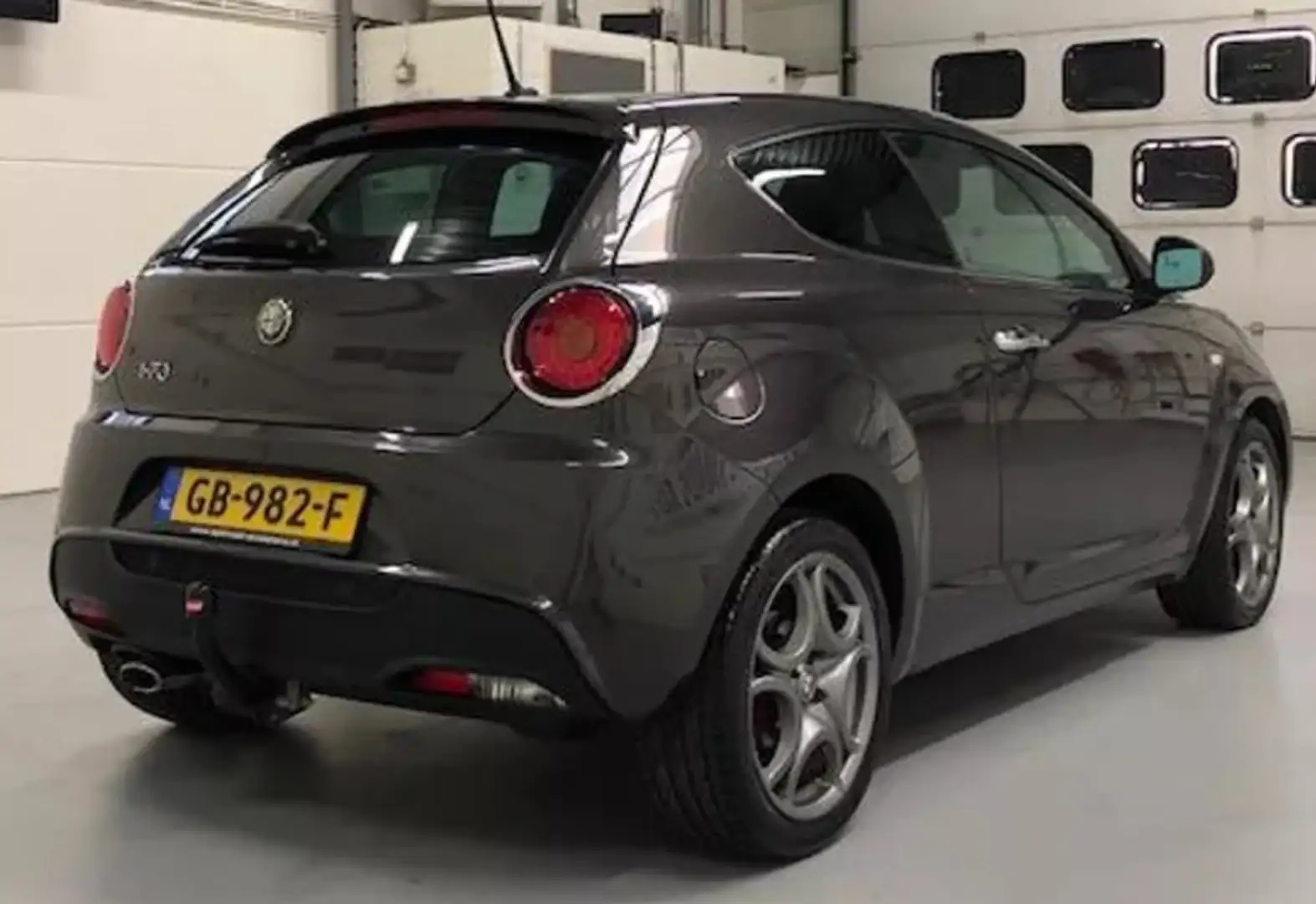 Alfa Romeo MiTo 0.9 T. Air Esclusivo Grijs - 2