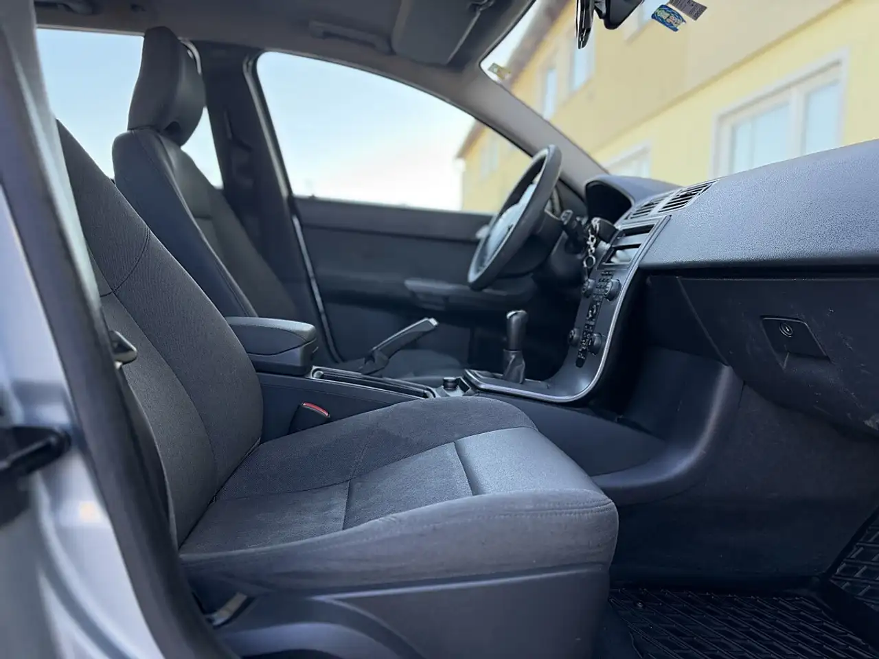 VOLVO V50 - 1.8 125ch - VOLANT EN CUIR