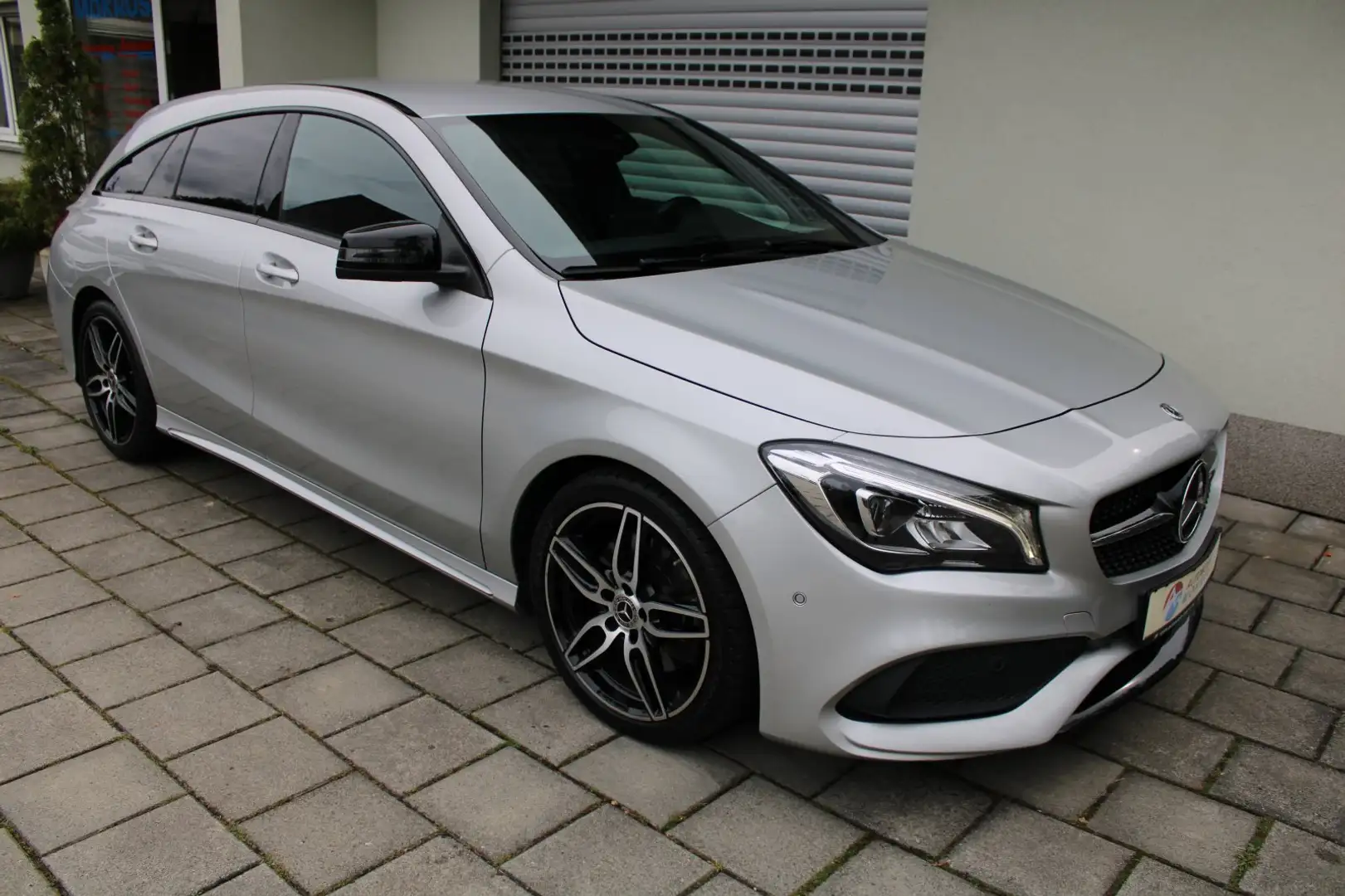 Mercedes-Benz CLA 220 d Shooting Brake 4Matic 7G-DCT AMG Line LED Navi Argent - 1