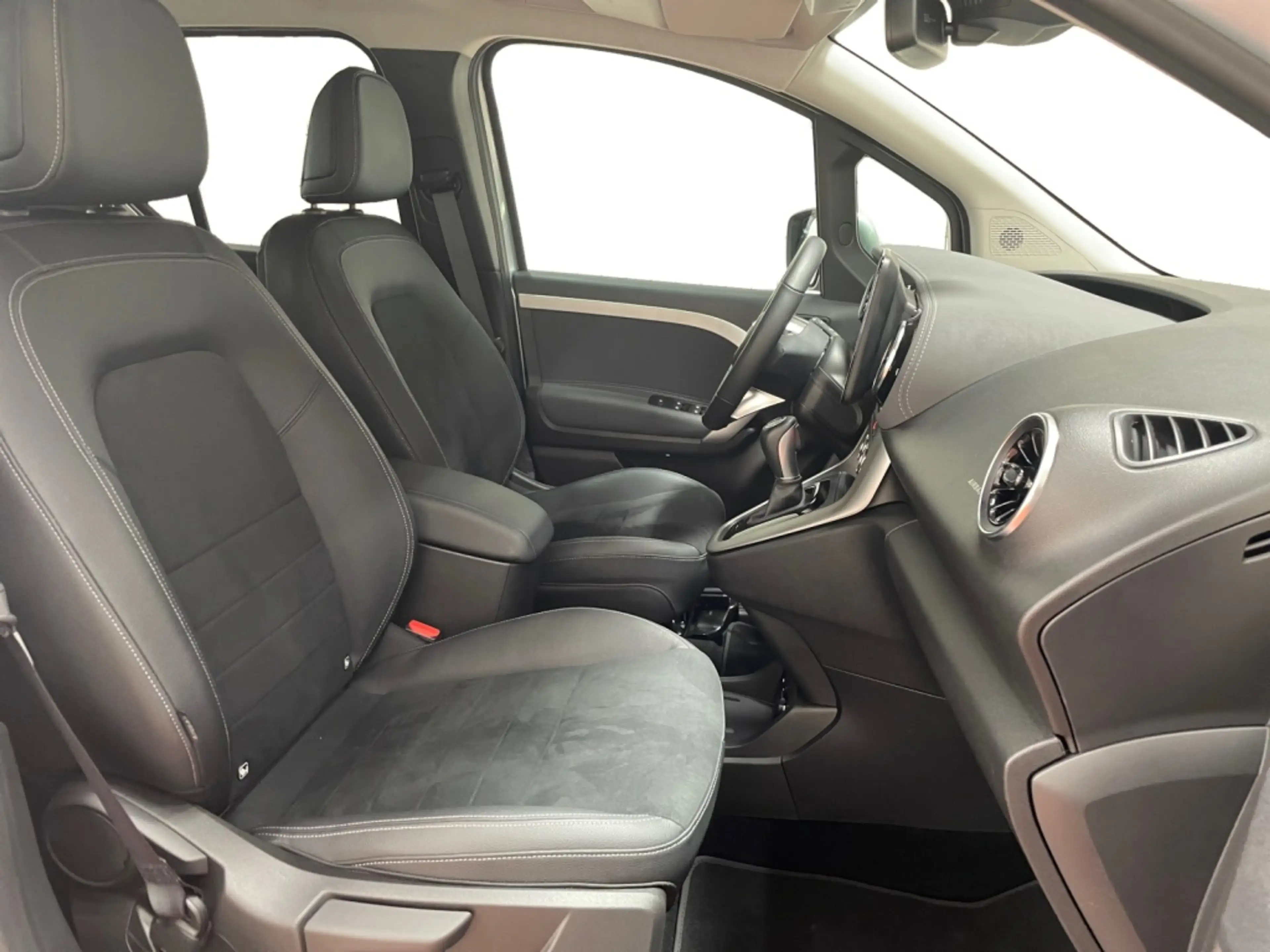 Mercedes-Benz T-Class T 180 d Progressive MBUX+Progressive+AHK+Cam+LED — photo 11