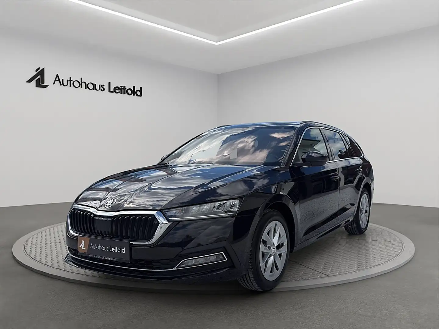 Skoda Octavia Combi 2,0 TDI Style DSG LED ACC AHK HEADUP KEYL... Schwarz - 1