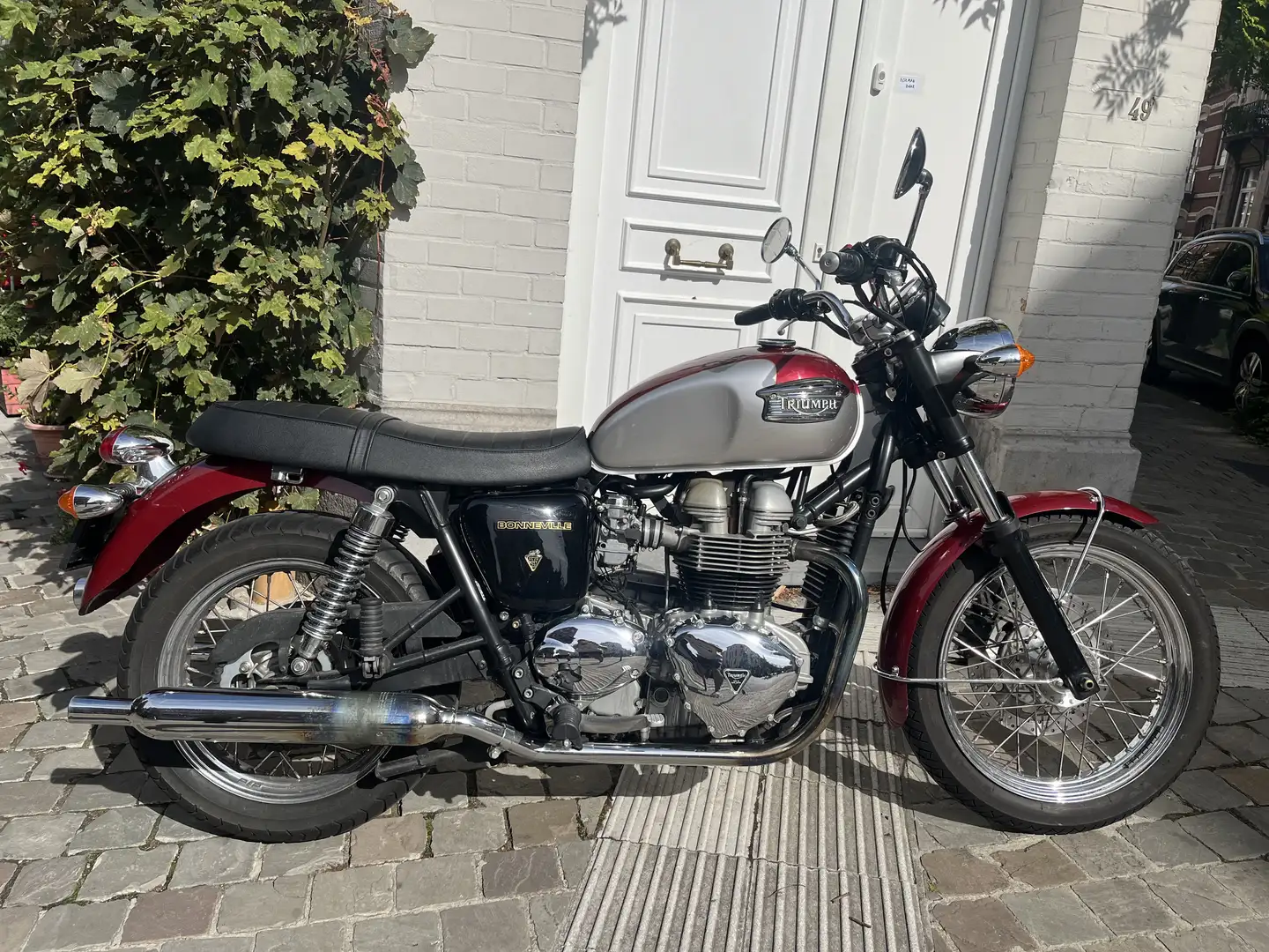 Triumph Bonneville T100 crvena - 1