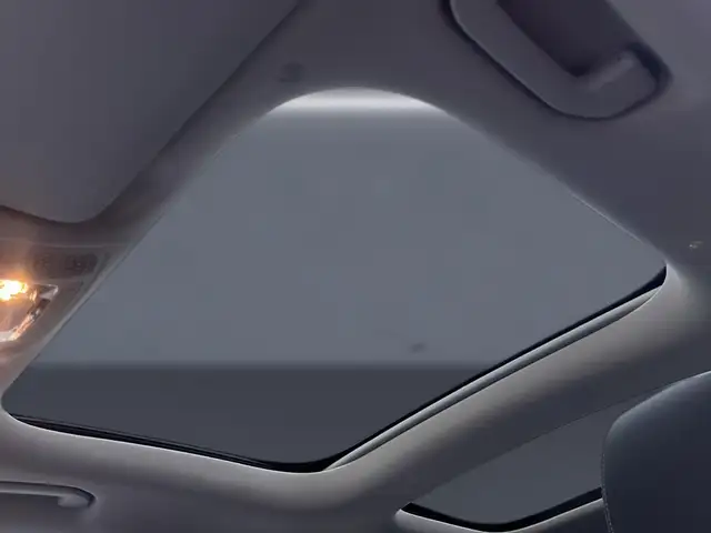 Mercedes-Benz GLA view 12