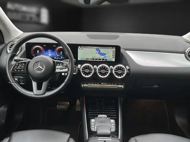 Mercedes-Benz GLA view 14