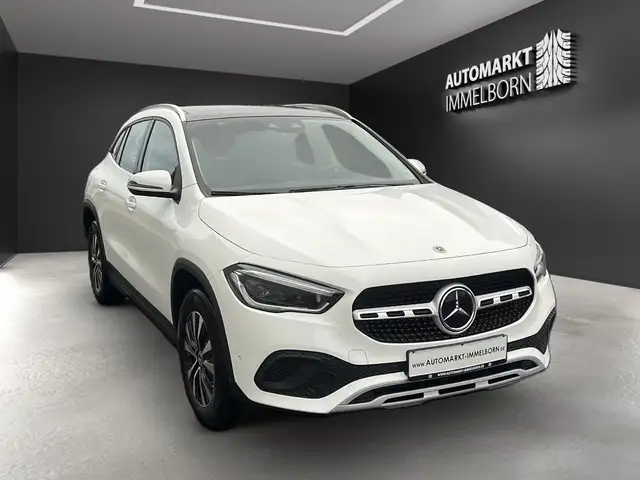 Mercedes-Benz GLA view 2