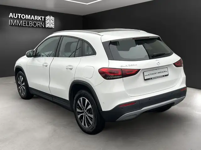 Mercedes-Benz GLA view 5