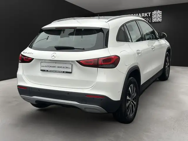 Mercedes-Benz GLA view 7