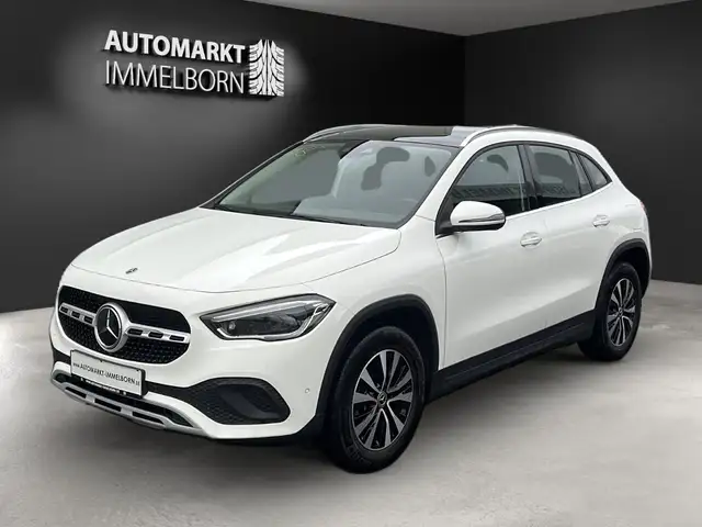 Mercedes-Benz GLA view 4