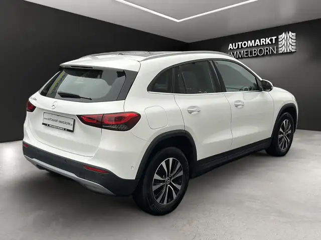 Mercedes-Benz GLA view 8