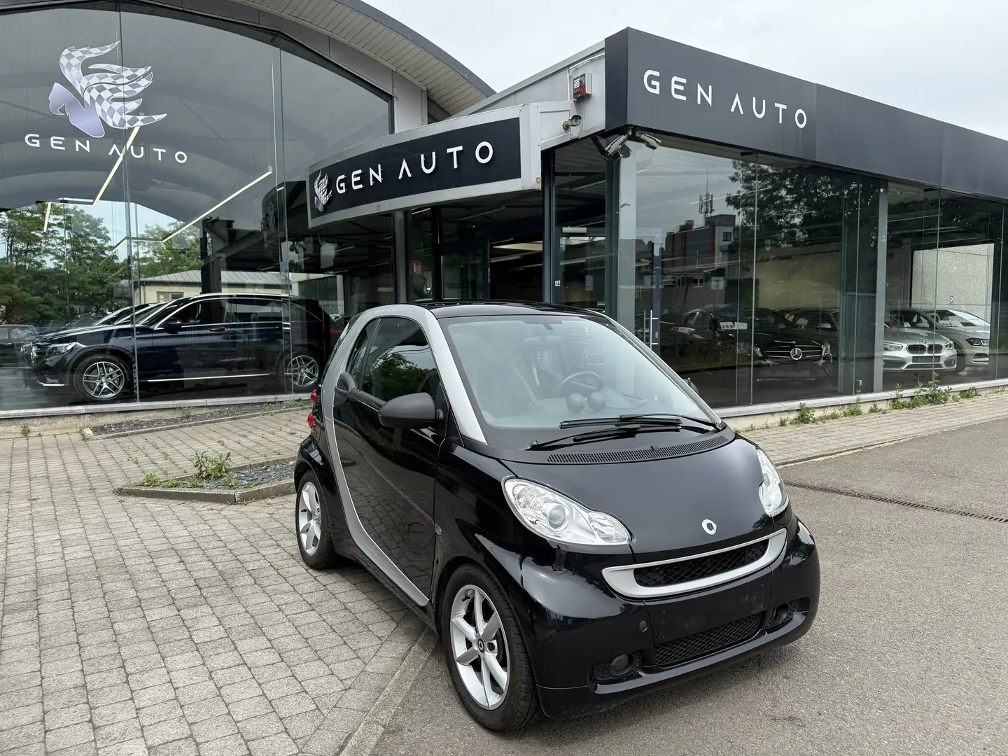 smart forTwo Coupe 1.0i Passion Siege Cuir Chauffant GPS PDC Zwart - 1