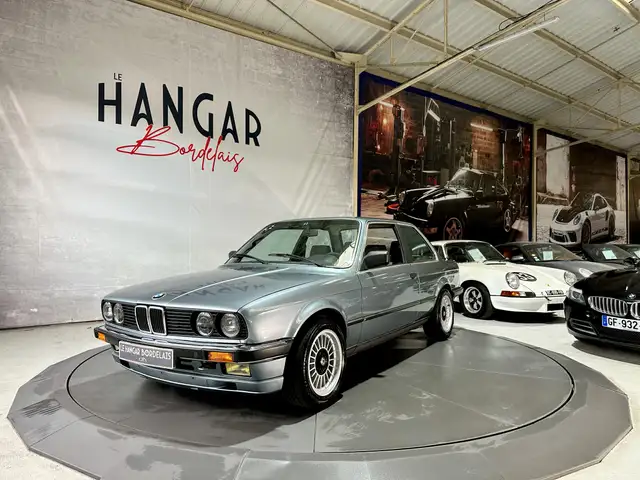 BMW 323 E30 323i Coupé L6 2.3 150ch BVM5