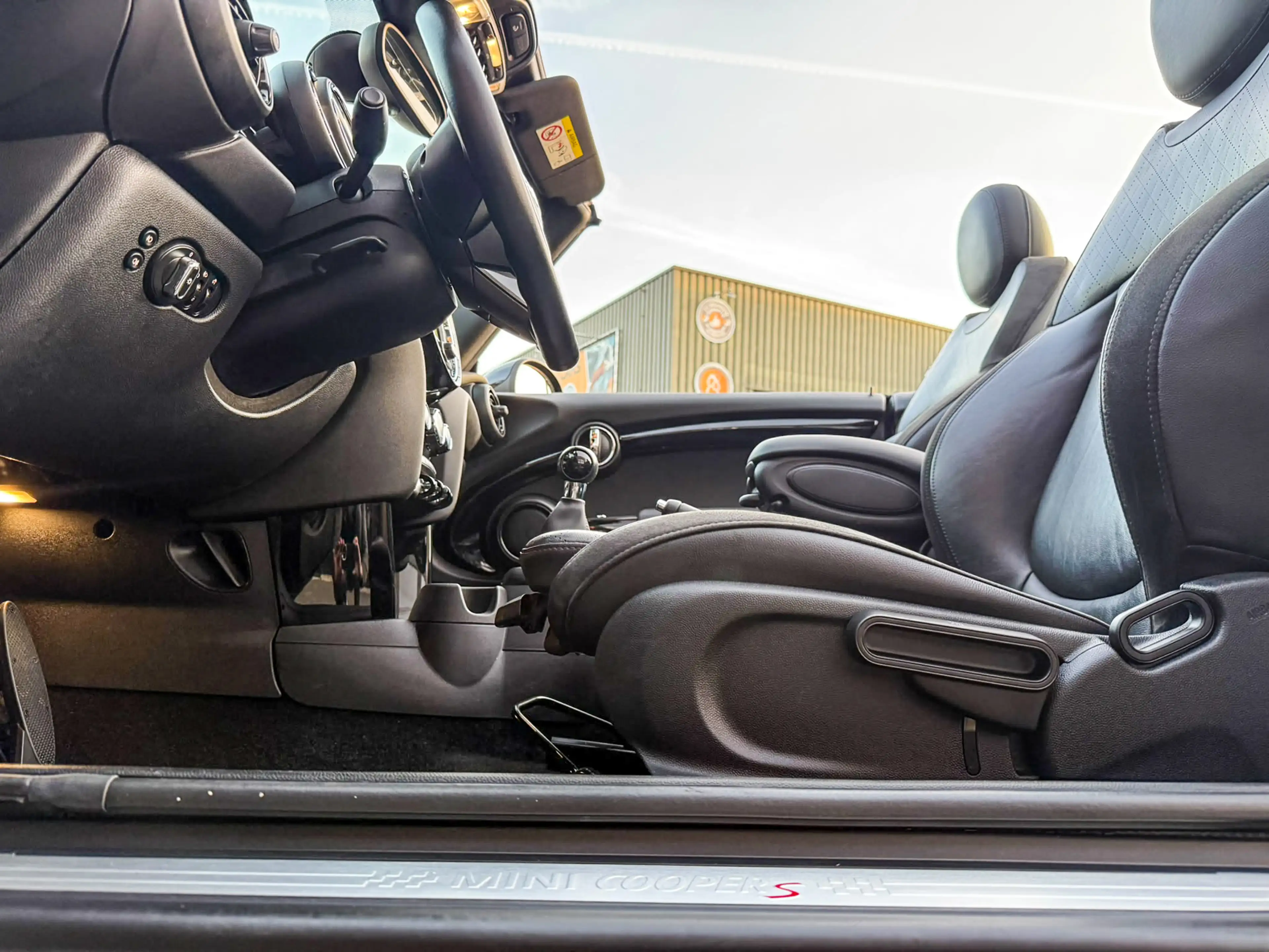 MINI Cooper S Cabrio 2.0 Chili Serious Business 192pk/Leer/Navi/Airco/T — photo 12