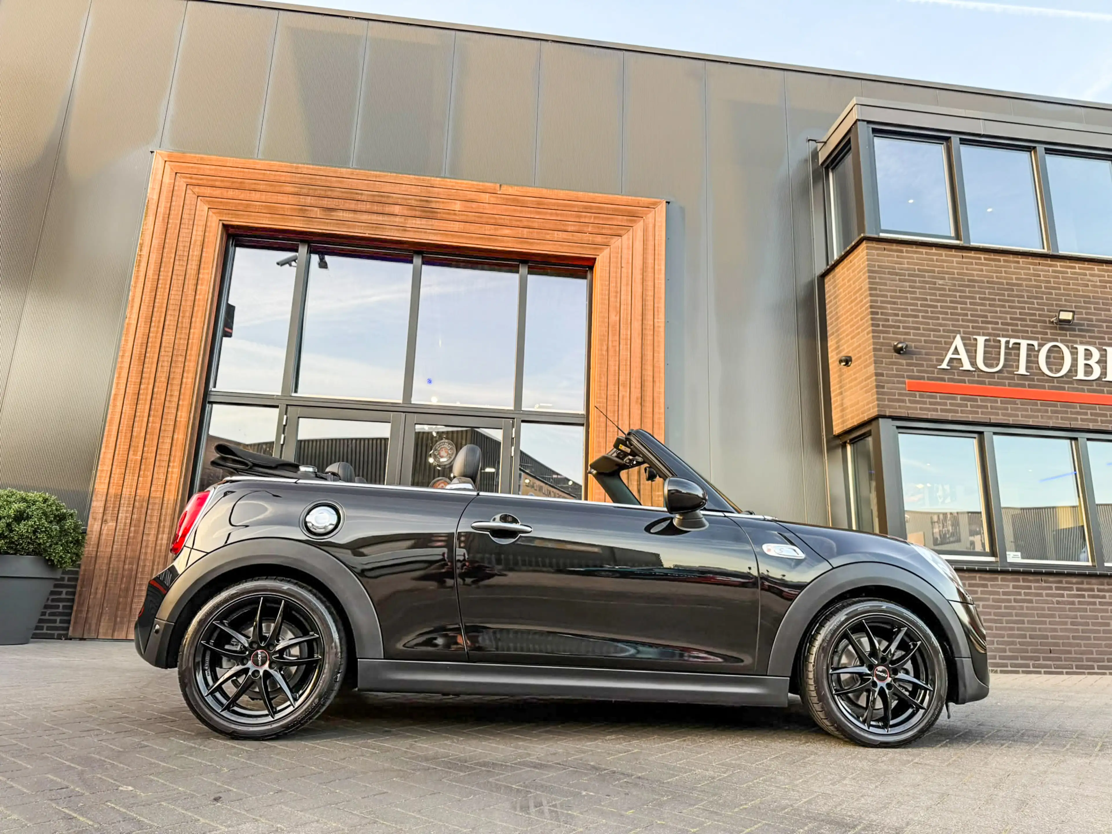 MINI Cooper S Cabrio 2.0 Chili Serious Business 192pk/Leer/Navi/Airco/T — photo 17