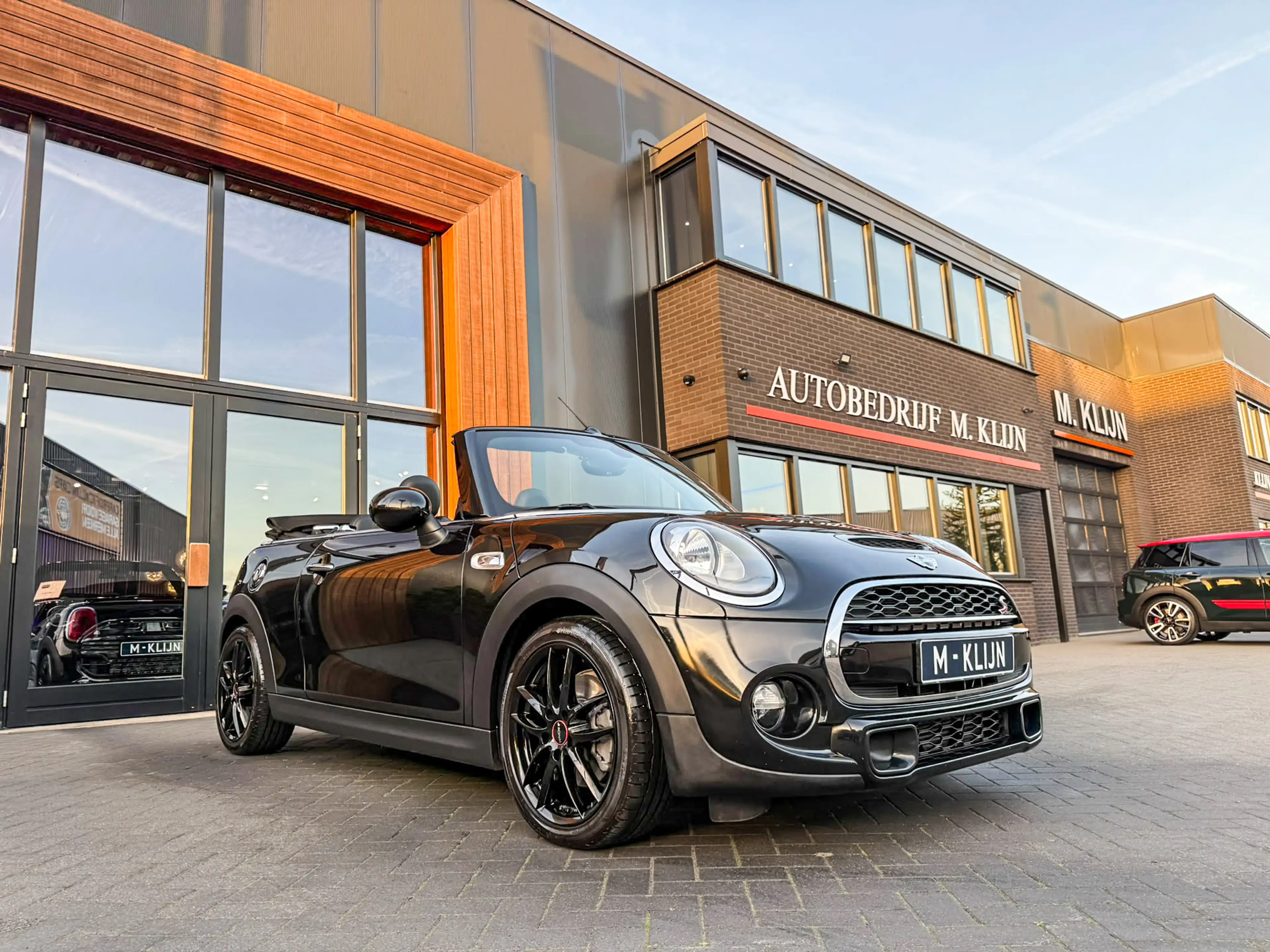 MINI Cooper S Cabrio 2.0 Chili Serious Business 192pk/Leer/Navi/Airco/T