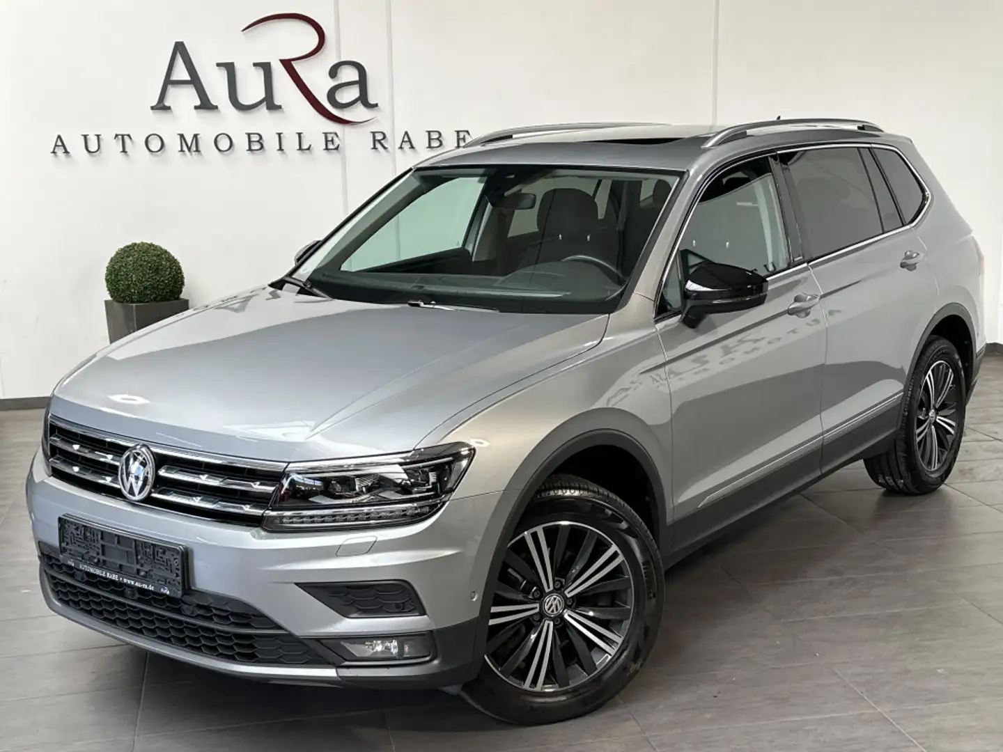 Volkswagen Tiguan Allspace 2.0 TDI DSG IQ NAV+LED+PANO+HUD Серебристый - 1