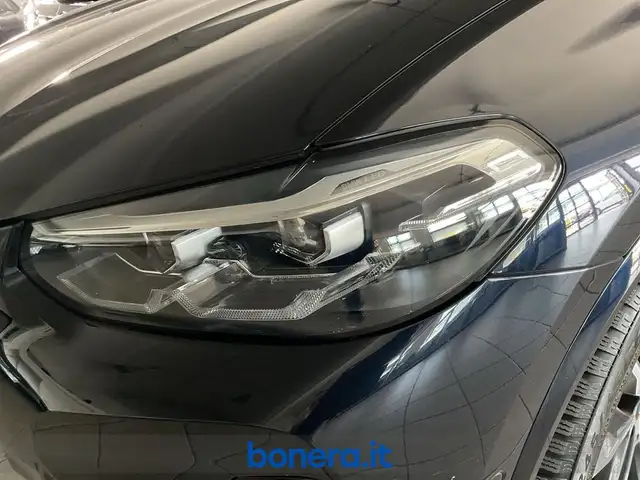 BMW X3 view 10