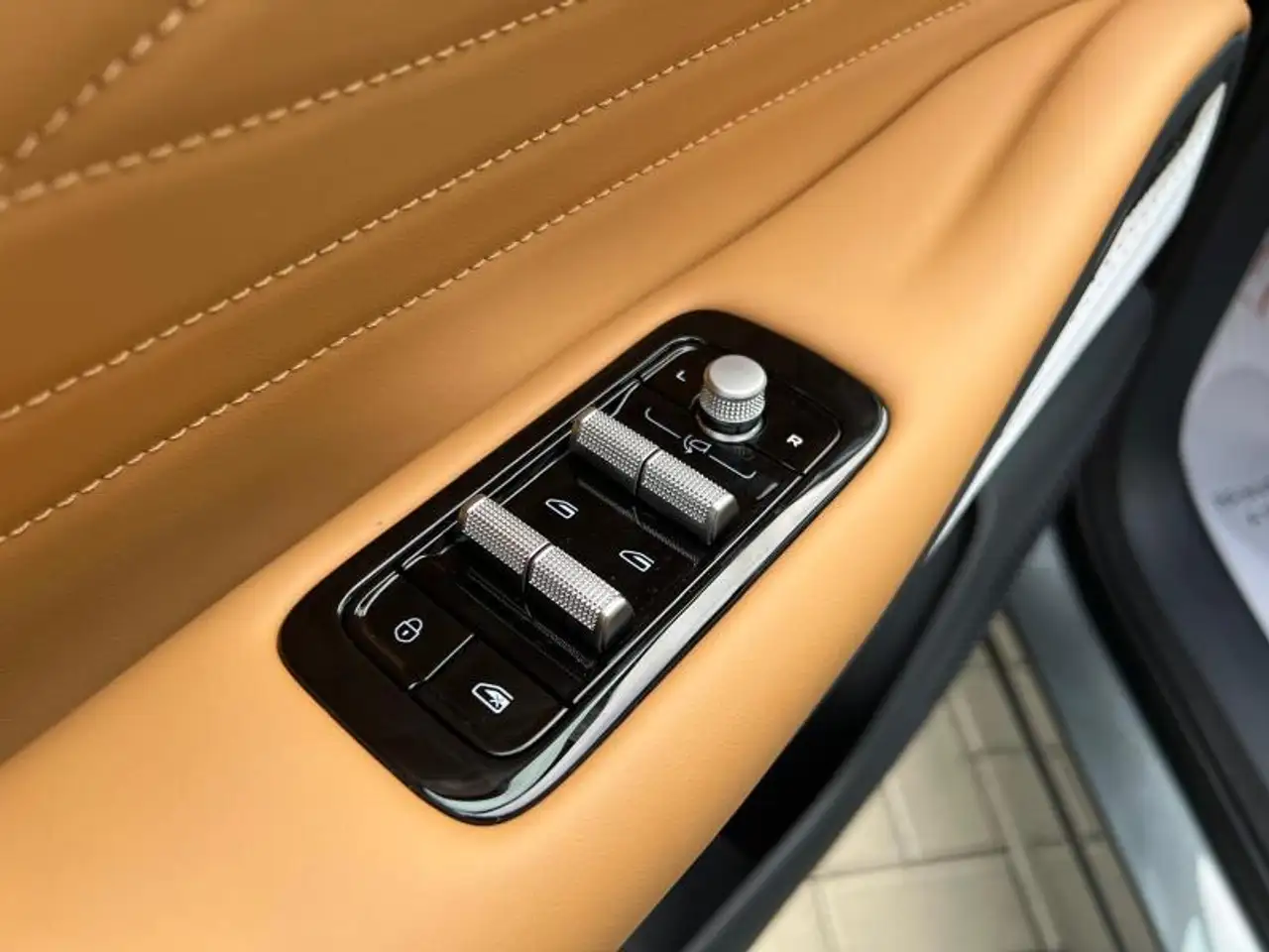 Geely Starray EM-i 2026 — фото 18