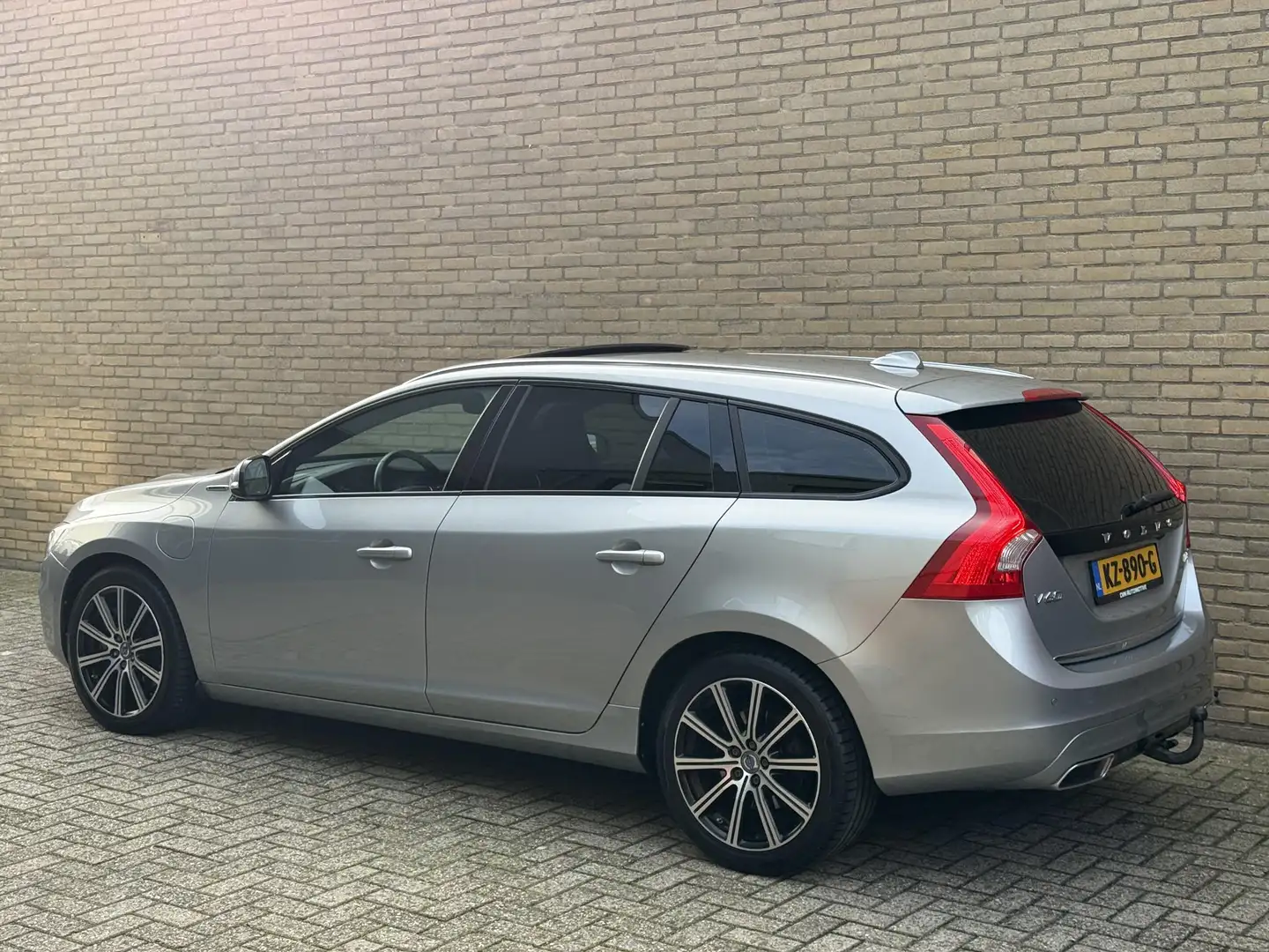 Volvo V60 2.4 D5 Twin Engine Special Edition | Plug-in | Led Grijs - 2