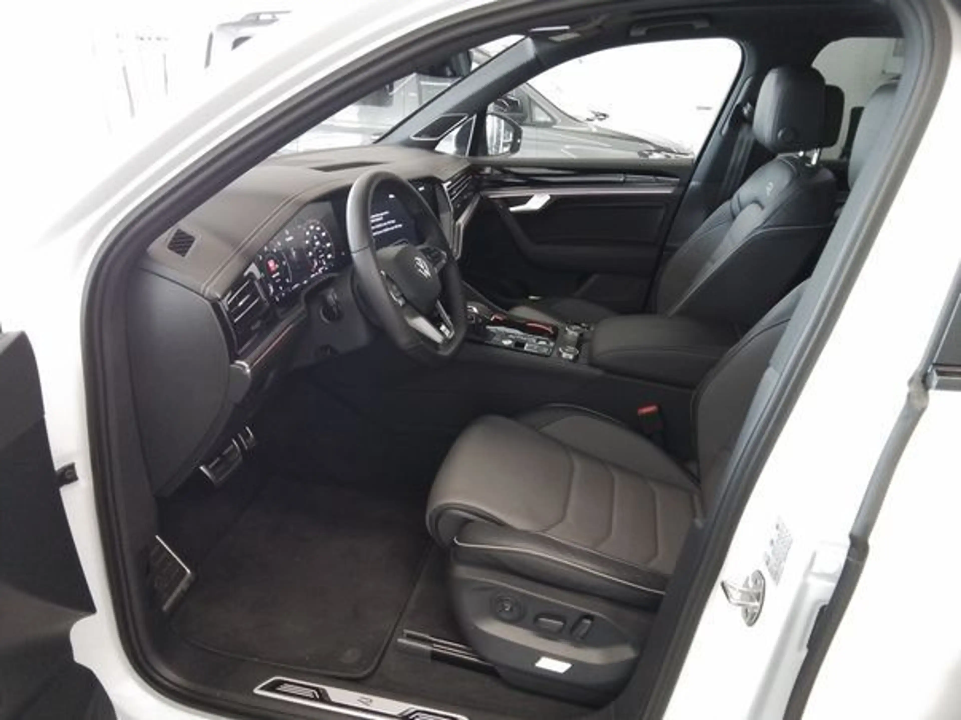 Volkswagen Touareg R-LINE 3.0TDI 286PS NP.125T ACC.5J-G.AHK.STHZG.ARE — photo 5