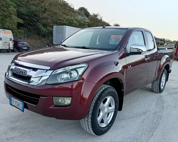 Isuzu D-Max 2.5 td space Solar 4x4