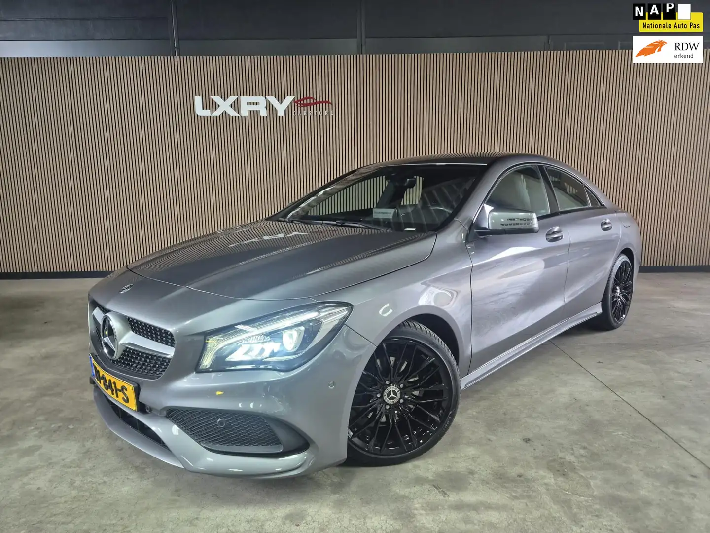 Mercedes-Benz CLA 180 AMG | Clima | Navi | Cruise | Camera | Stoelverwar Grijs - 1